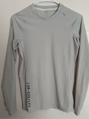 LULULEMON Men Light Gray Text Detail Performance Long Sleeve Shirt Size Medium